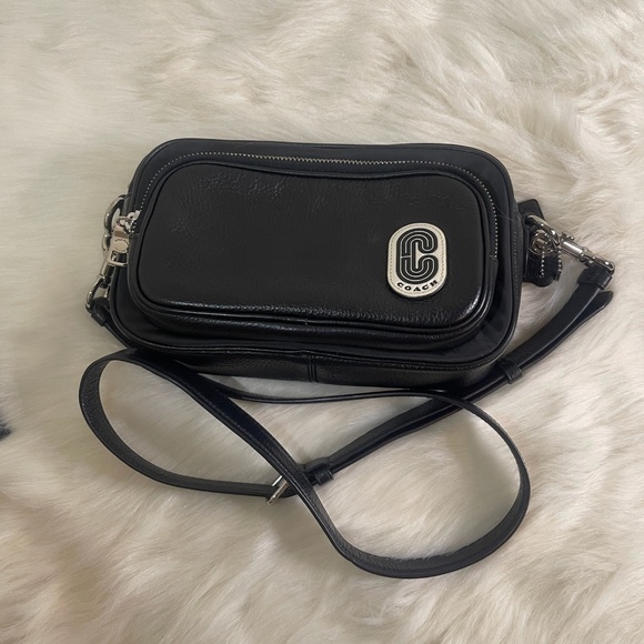 COACHLeather Pochette Crossbody EUC - Picture 2 of 5